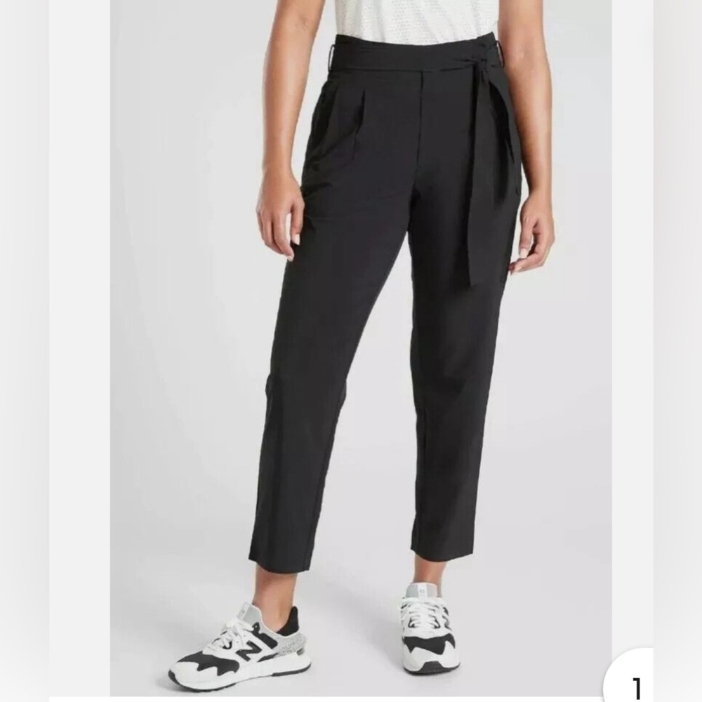 Athleta black ankle Skyline paper bag tie waist athletic pants size 8